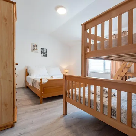 S Bazenom Iva Apartman Neum