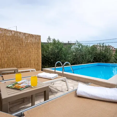 Daire S Bazenom Iva *