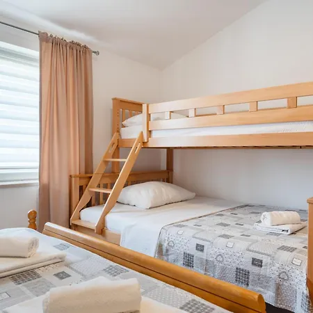 Apartman S Bazenom Iva Neum