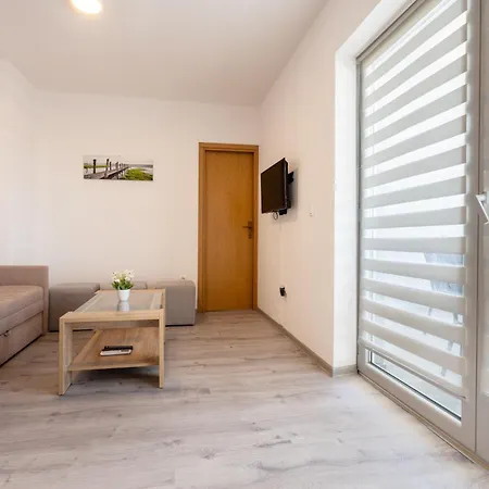 Apartman S Bazenom Iva Neum