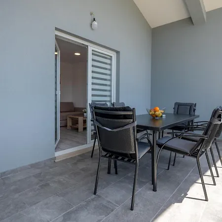 S Bazenom Iva Apartman Neum