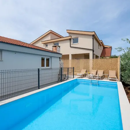 S Bazenom Iva Apartman *