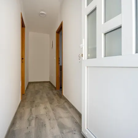 S Bazenom Iva Apartman