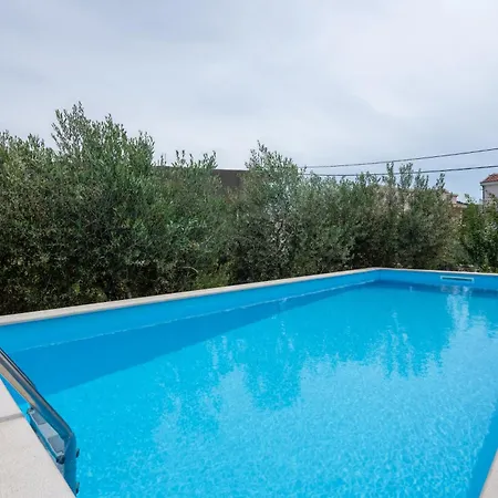 Apartman S Bazenom Iva *